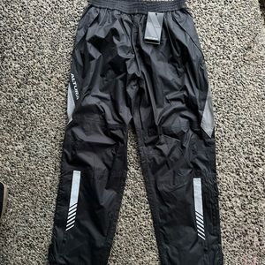 BNWT ALTURA nightvision 3 overtrouser altura waterproof pants , cycling